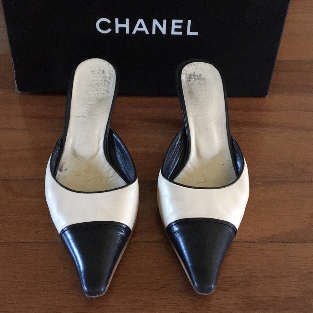 Authentic CHANEL Kitten Heels Sz. 37 Blk/Lt. Beige